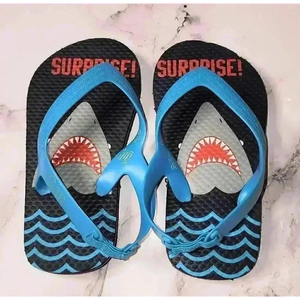 2 Pairs of Toddler Boys Size 6 and 7 Gap and Old Navy Flip Flops with Back